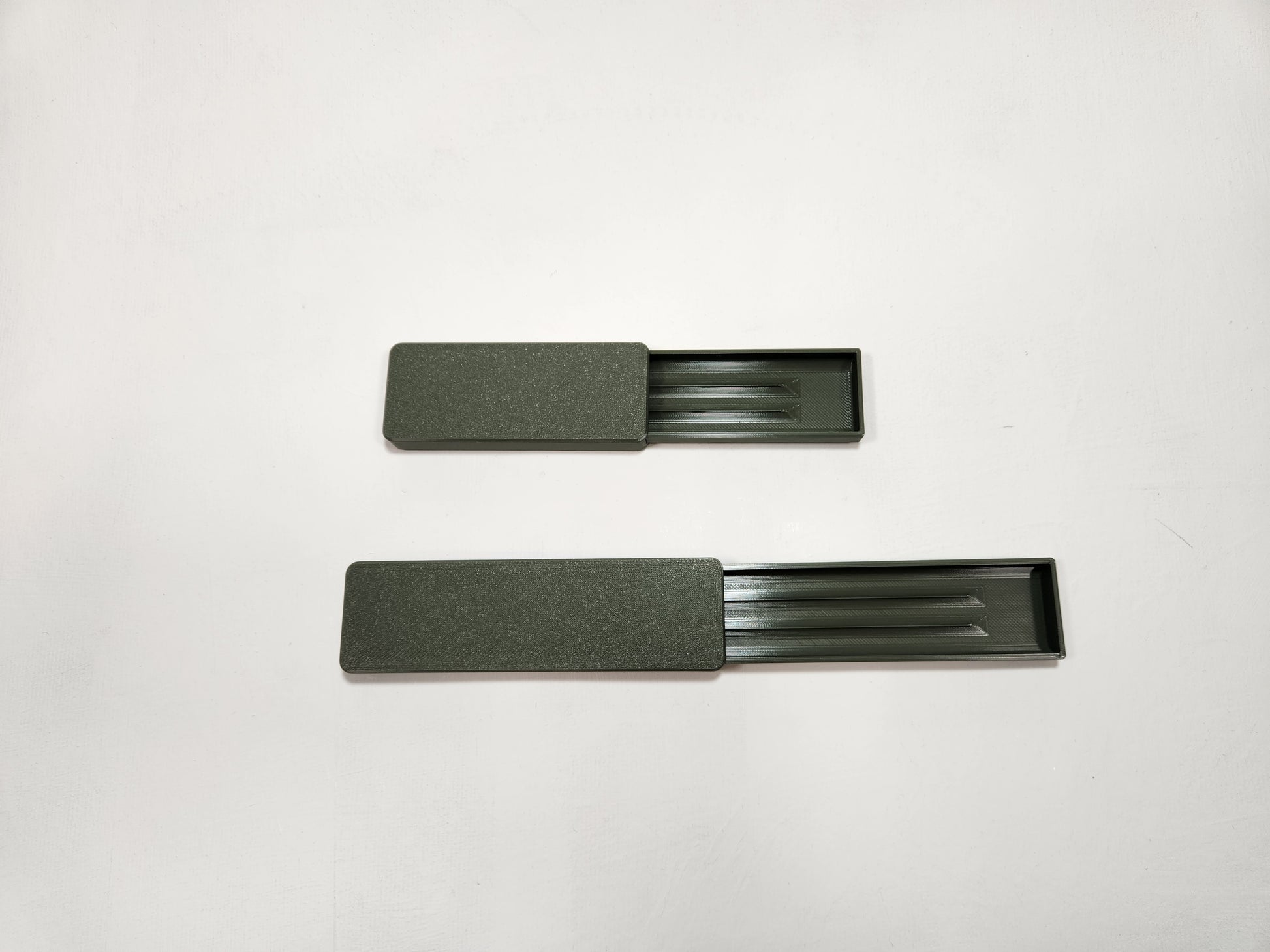 Regular and King Size joint case on a white background.